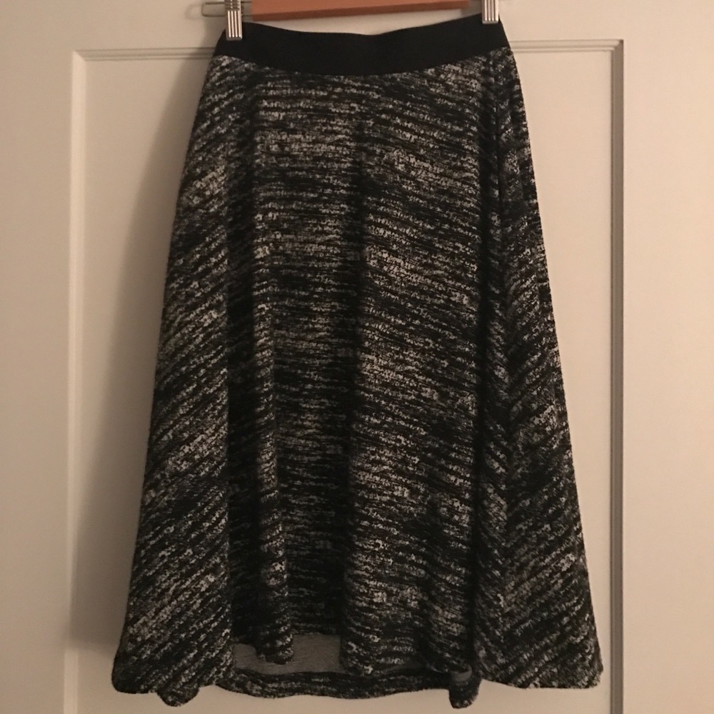 Banana Republic.B&w.Classic A-line skirt. Size 4.